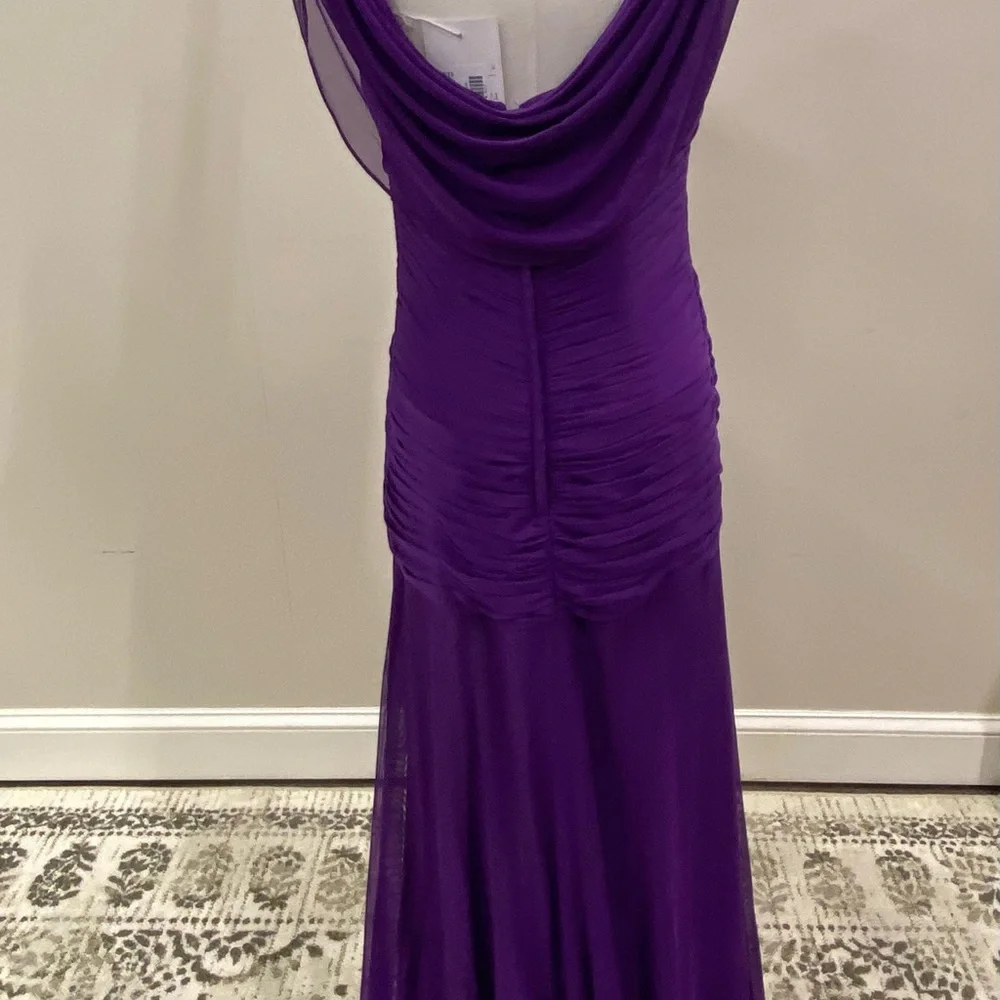 NWT formal long dress. Scoop neck, sleeveless, draped, size 8. 🪻 - Picture 3 of 4